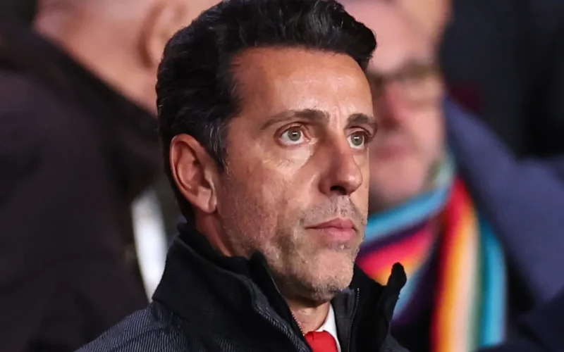 وجهة برازيلية محتملة لمدير نوتنغهام فورست السابق بعد رحيله عن صفوف الفريق